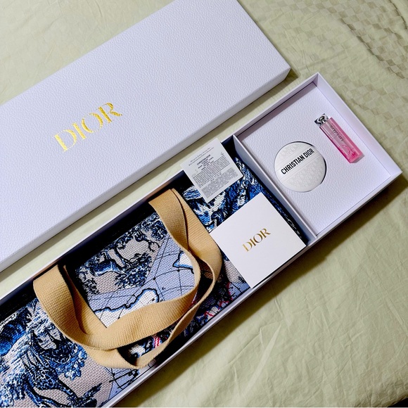 Dior Around the World VIP Platinum Gift - Picture 1 of 5